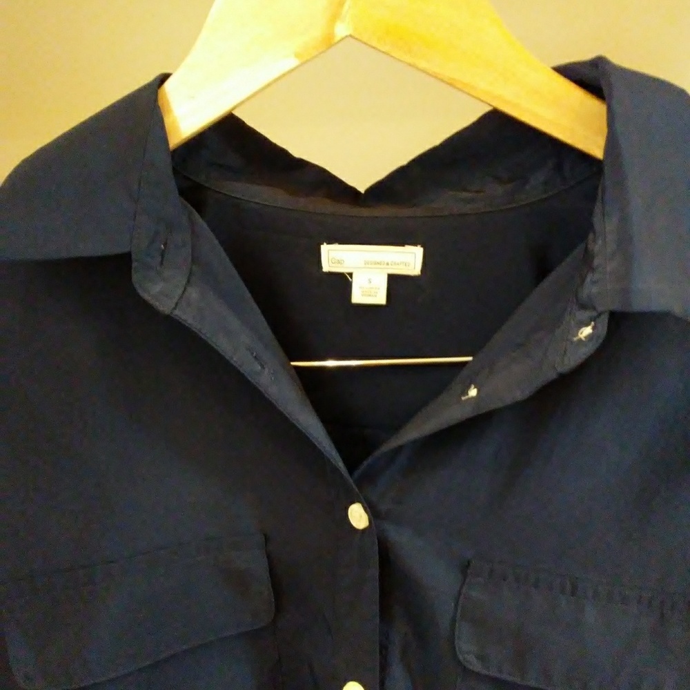 GAP Button Down Shirt S